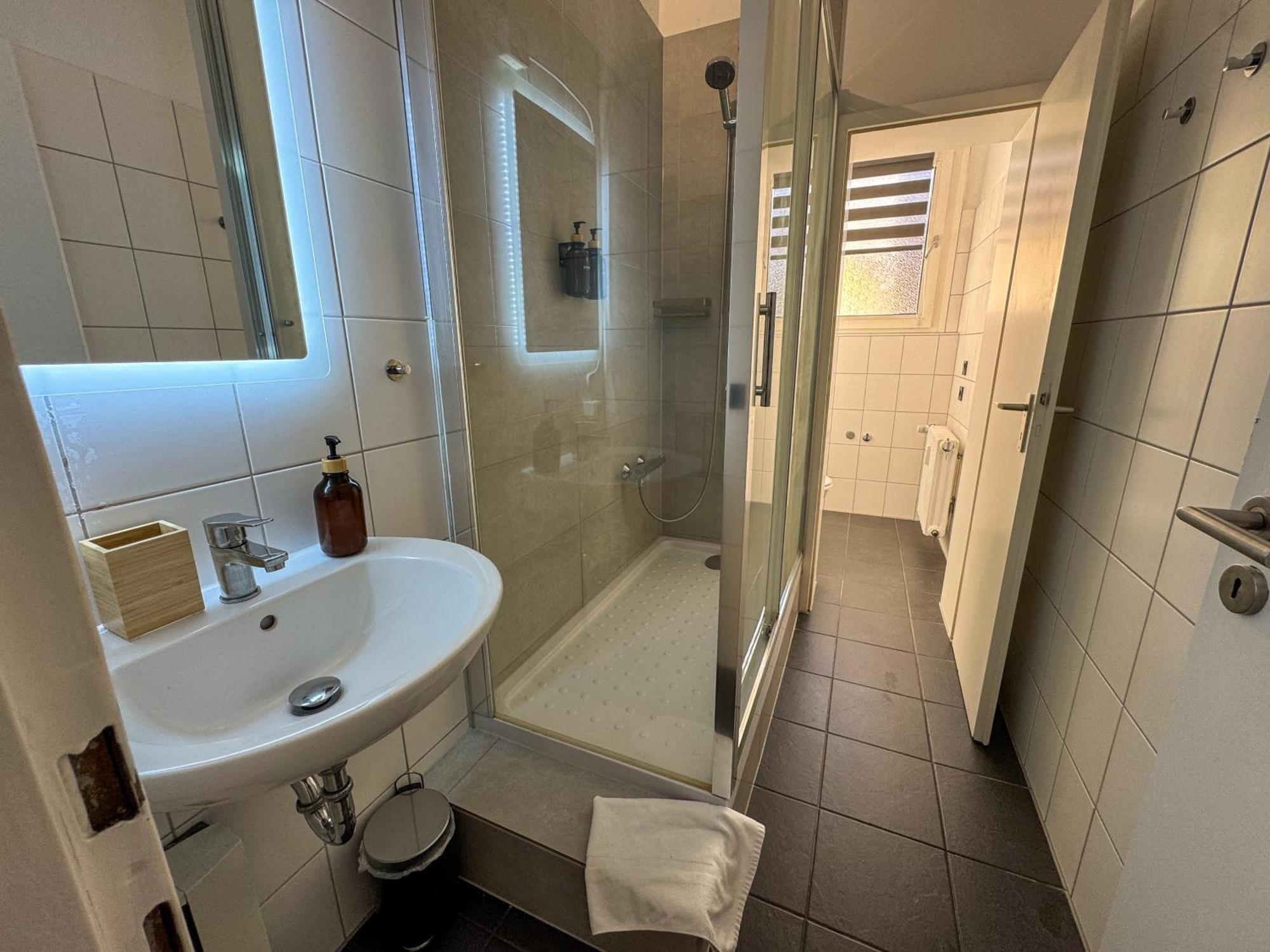 Apartment Duesseltal Messe 100Qm デュッセルドルフ エクステリア 写真